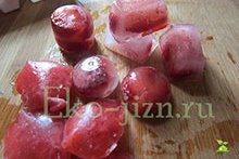 Кубики льда для лица с клубникой, скраб для пяток и другие рецепты косметики из этой ягоды + пошаговые фото