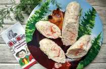 Домашние сосиски из куриного филе в пищевой пленке: рецепт с фото