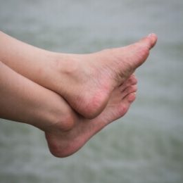 4 самых эффективных домашних средства от потливости ног
